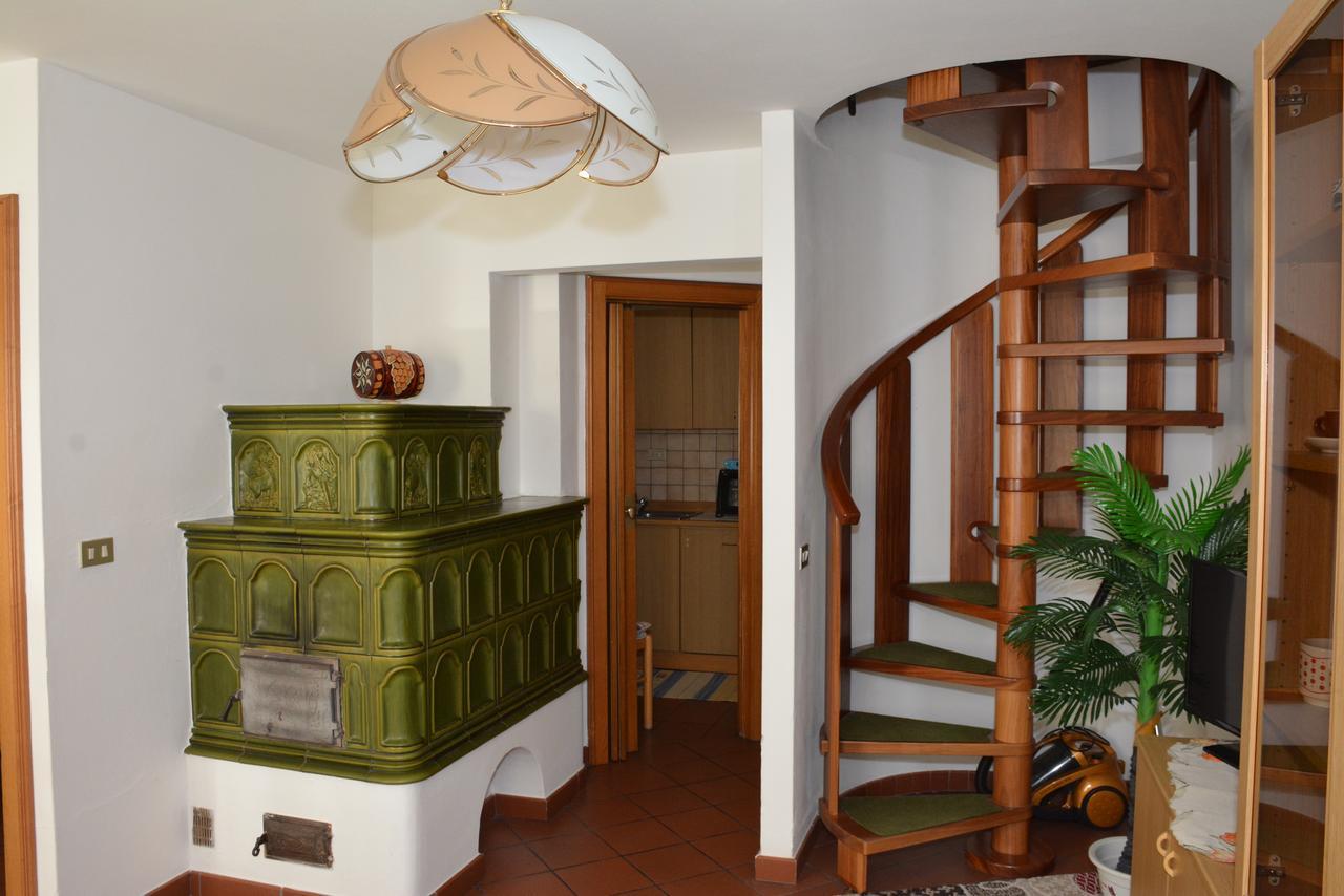Appartamenti Vincenzo E Marcella Кампітелло-ді-Фасса Екстер'єр фото